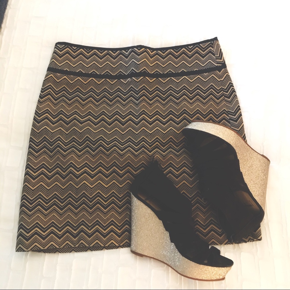 Ann Taylor Brown & Black Chevron patterned skirt